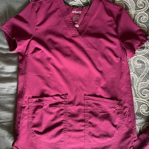 Practically NeW Urbane Scrub top